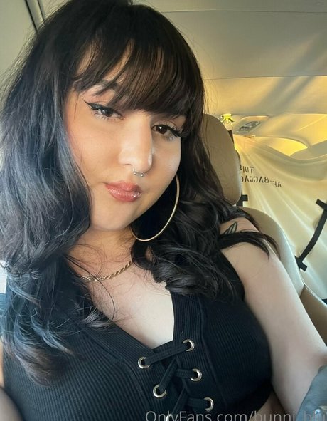 bunni blu 裸のモデル 写真