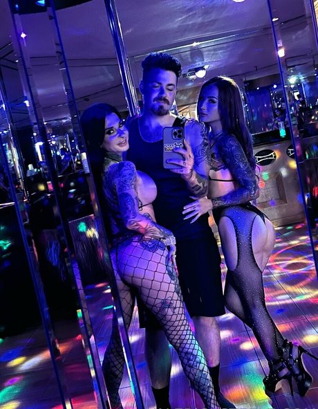 ママの足OnlyFans セクシーヌード ギャラリー