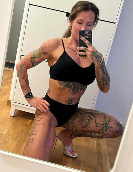 alpheratz エロティックなモデル 写真