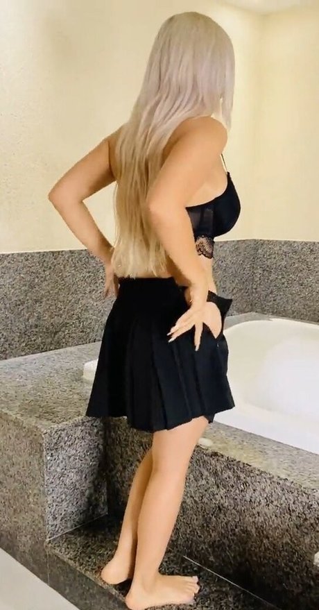 ヌード教師オンリーファンズ ホットヌード 写真