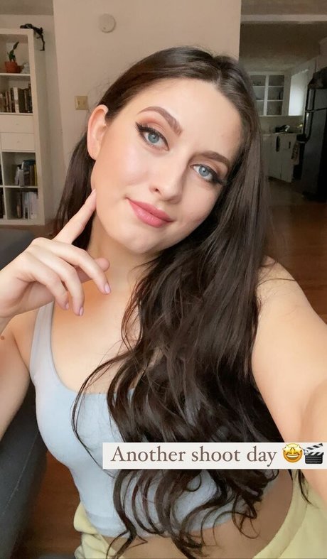 Ashley Jolly かわいいポルノスター アーカイブ