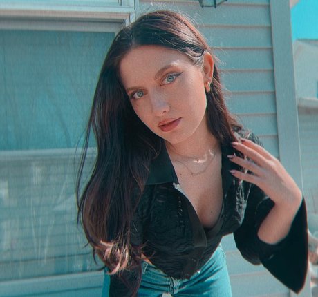 Ashley Jolly アダルトスター ギャラリー