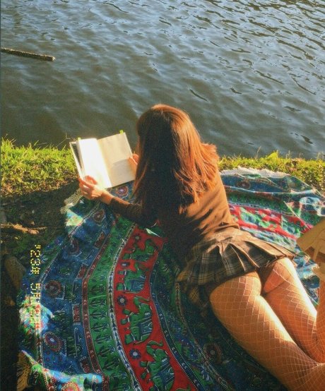 大学生カップルのオンリーファンズ ヌード アーカイブ