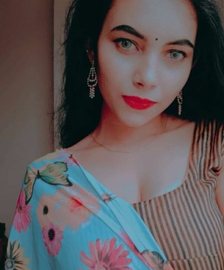 Aarohi Verma セックスポルノスター 画像