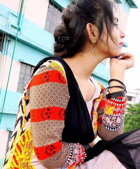 Aarohi Verma ヌードモデル 写真