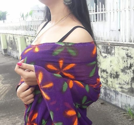 Aarohi Verma ヌードモデル 写真