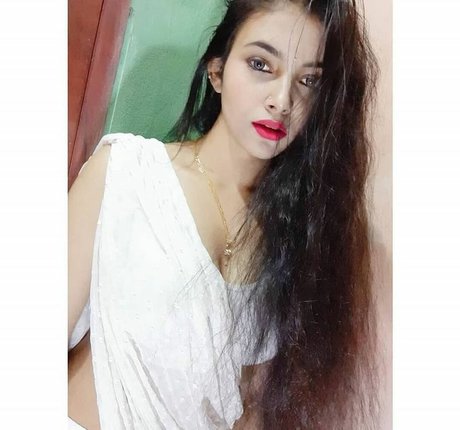 Aarohi Verma xxx女優 写真