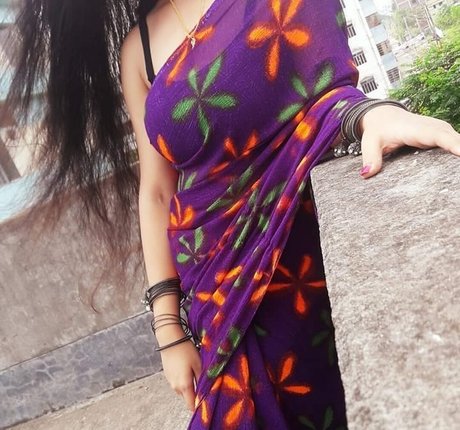 Aarohi Verma スター xxx 画像