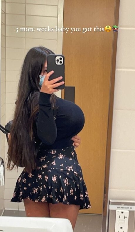 Karla Vilagomez ヌードスター 写真