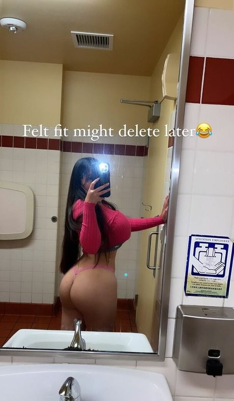 Karla Vilagomez エロティックなスター 画像