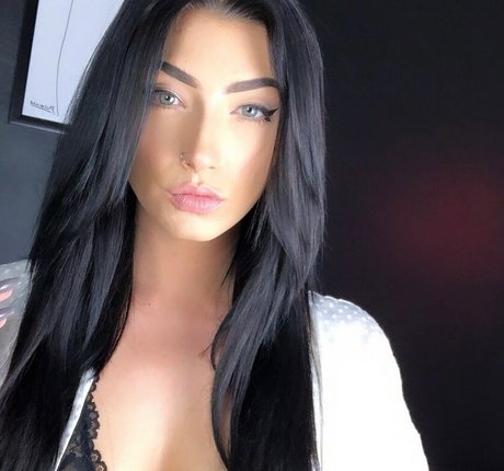 Taylor Kristine ポルノスター 素敵 写真