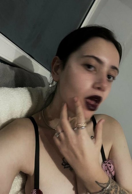 Nururkmz ヌードスター 写真