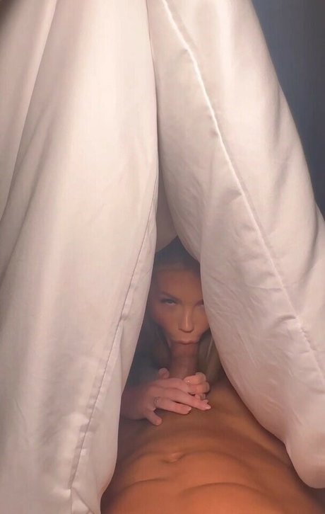 scarlettkissesxo ポルノモデル 写真