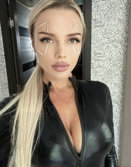 lera koldomasova トップスター 写真