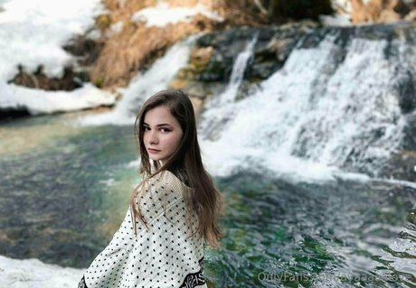 BBWシーメールオンリーファンズ アートヌード 写真