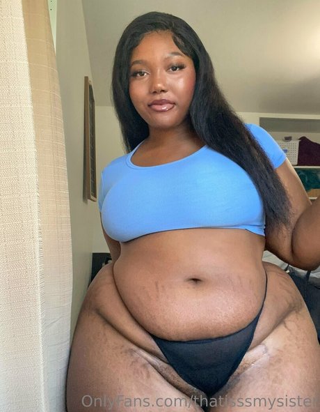 巨乳の熟女オンリーファンズ 裸 写真