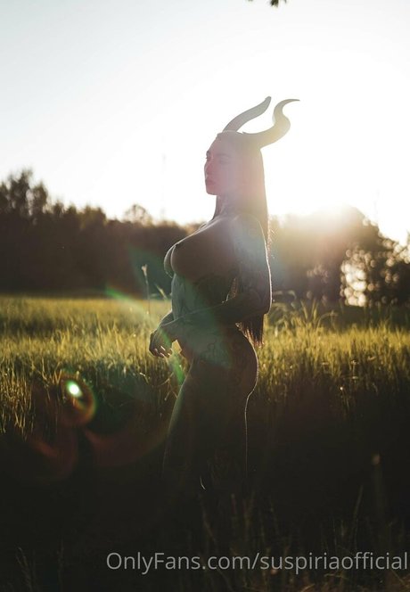 suspiriaofficial トップポルノスター 画像