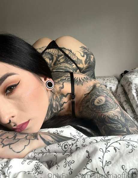 suspiriaofficial アート女優 ギャラリー