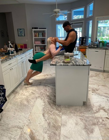 ゲイランジェリーOnlyFans 無料アダルト ギャラリー