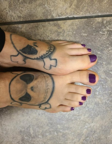 tattedfeetbabe9 かわいいポルノスター 画像