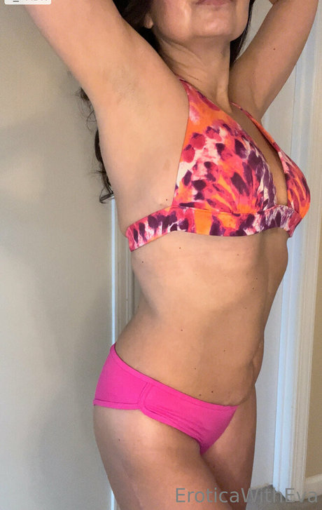 自然な赤毛のオンリーファンズ HD 写真