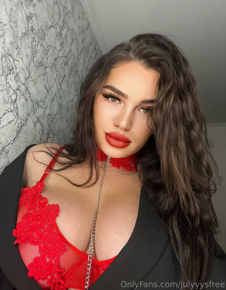 julyyysfree アダルトスター 写真