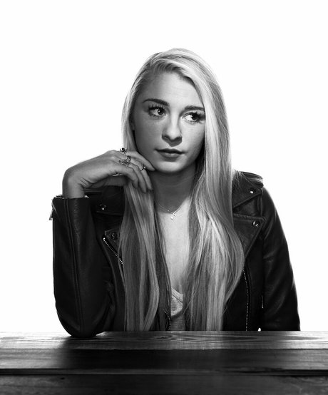 Julia Cole xxxモデル 写真