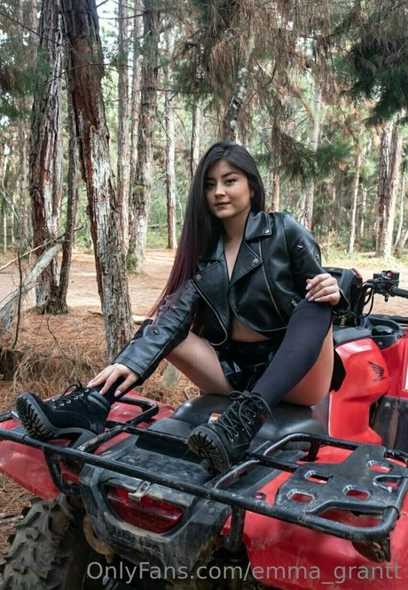 ゴス3P OnlyFans 無料ポルノ 画像