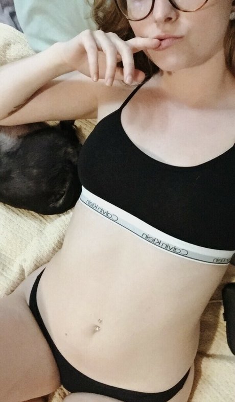 巨乳の熟女オンリーファンズ アート裸 写真