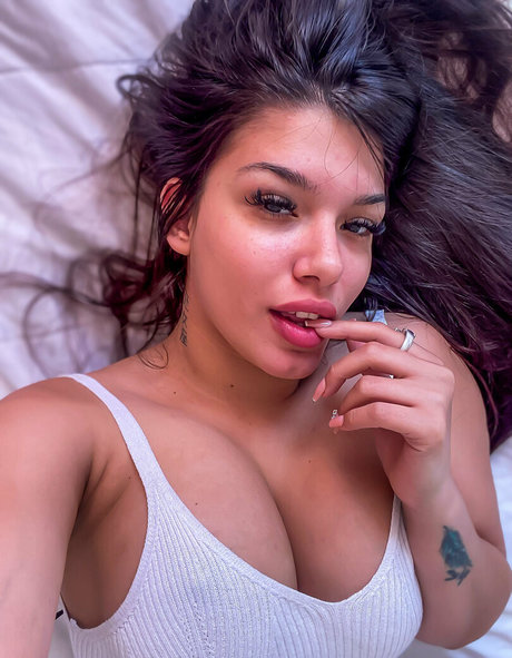 アマチュアヌードオンリーファンズ セクシーヌード 写真