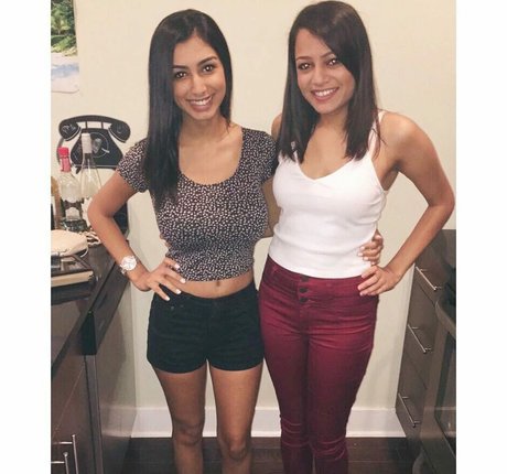 Sasha Kalra ポルノモデル 写真