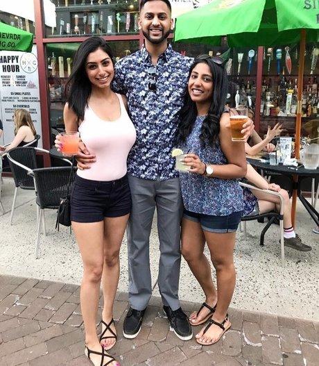 Sasha Kalra 可愛い女優 写真