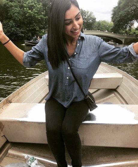 Sasha Kalra 素敵なスター 写真