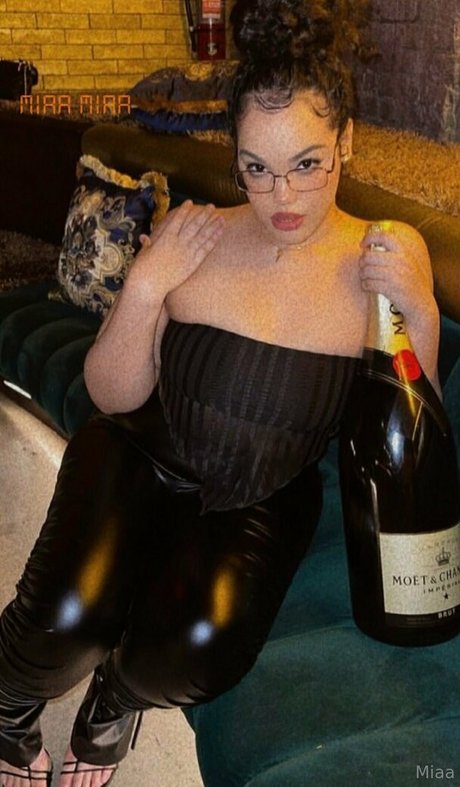 巨乳おばあちゃんOnlyFans 美しい裸 画像