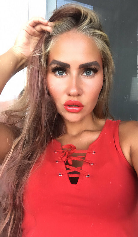 naughty katarina スター 裸 画像