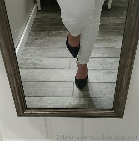 tootsie pop starr アート女優 ギャラリー