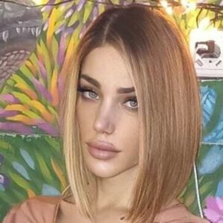 TsLindsayPrat 裸の女優 写真