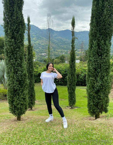 iamcamillalopez エロティックなモデル 画像