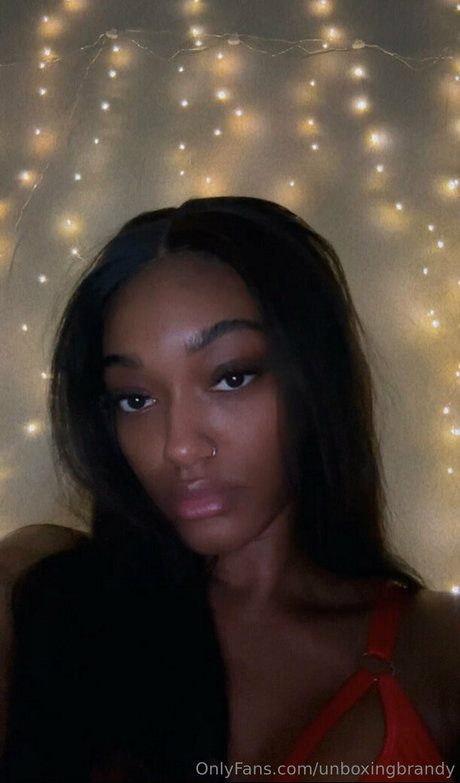 19歳のOnlyFans 無料裸 写真