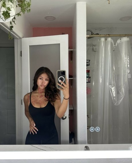 Alison ligh アダルトモデル 写真