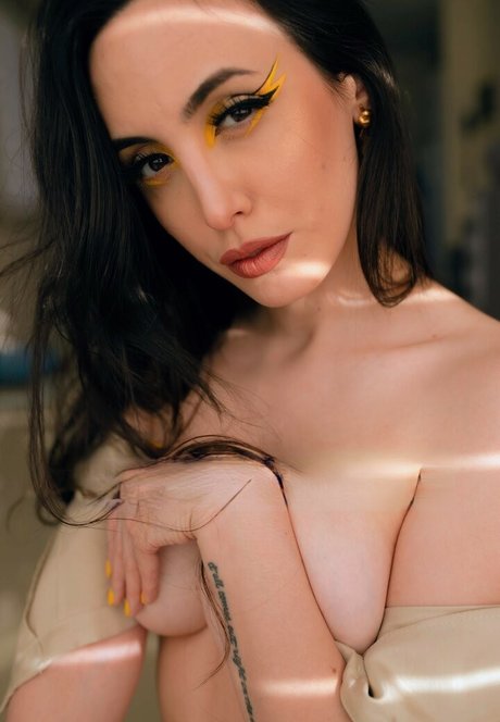 若い黒人女性オンリーファンズ ポルノ 写真