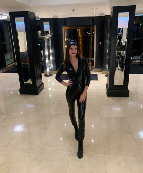 Kimberly Apasara Thomas 美しいポルノスター 写真