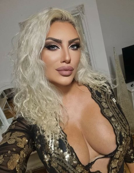 Tea Stosevska セックススター 写真