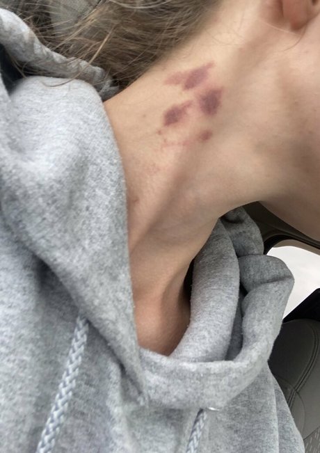 毛深いティーンズオンリーファンズ セクシーヌード 写真