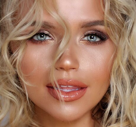 Veronika Dash 最高のスター 写真