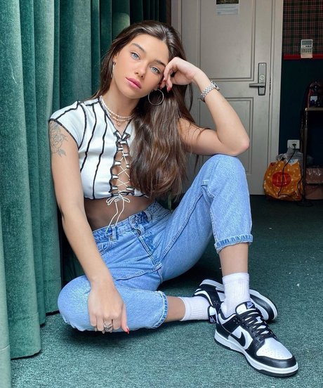 Milana Vino ホットスター ギャラリー