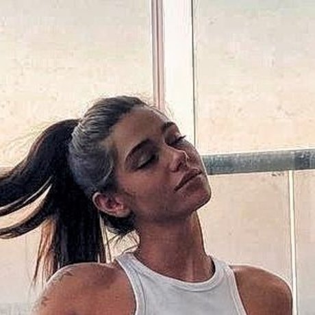 Milana Vino 美しい女優 写真