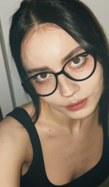 Guzelija アダルトモデル 画像