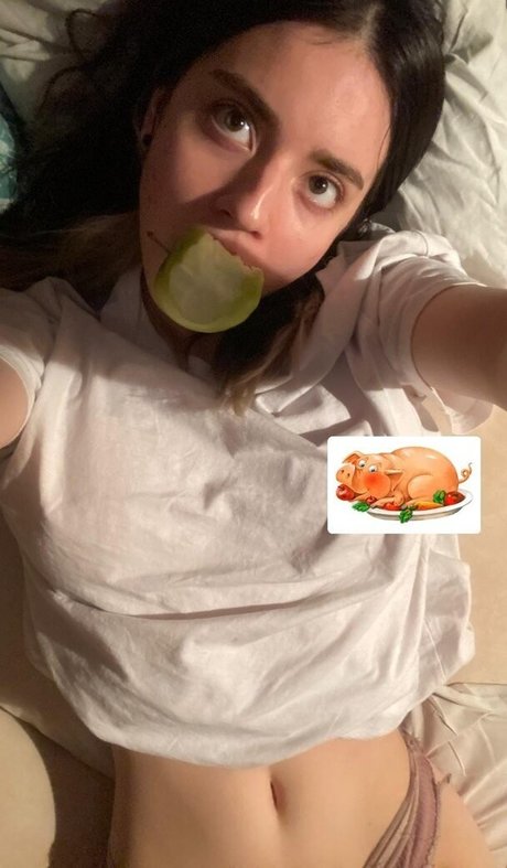 Guzelija アダルトスター 写真