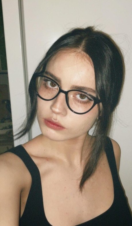 Guzelija 素敵なモデル ギャラリー